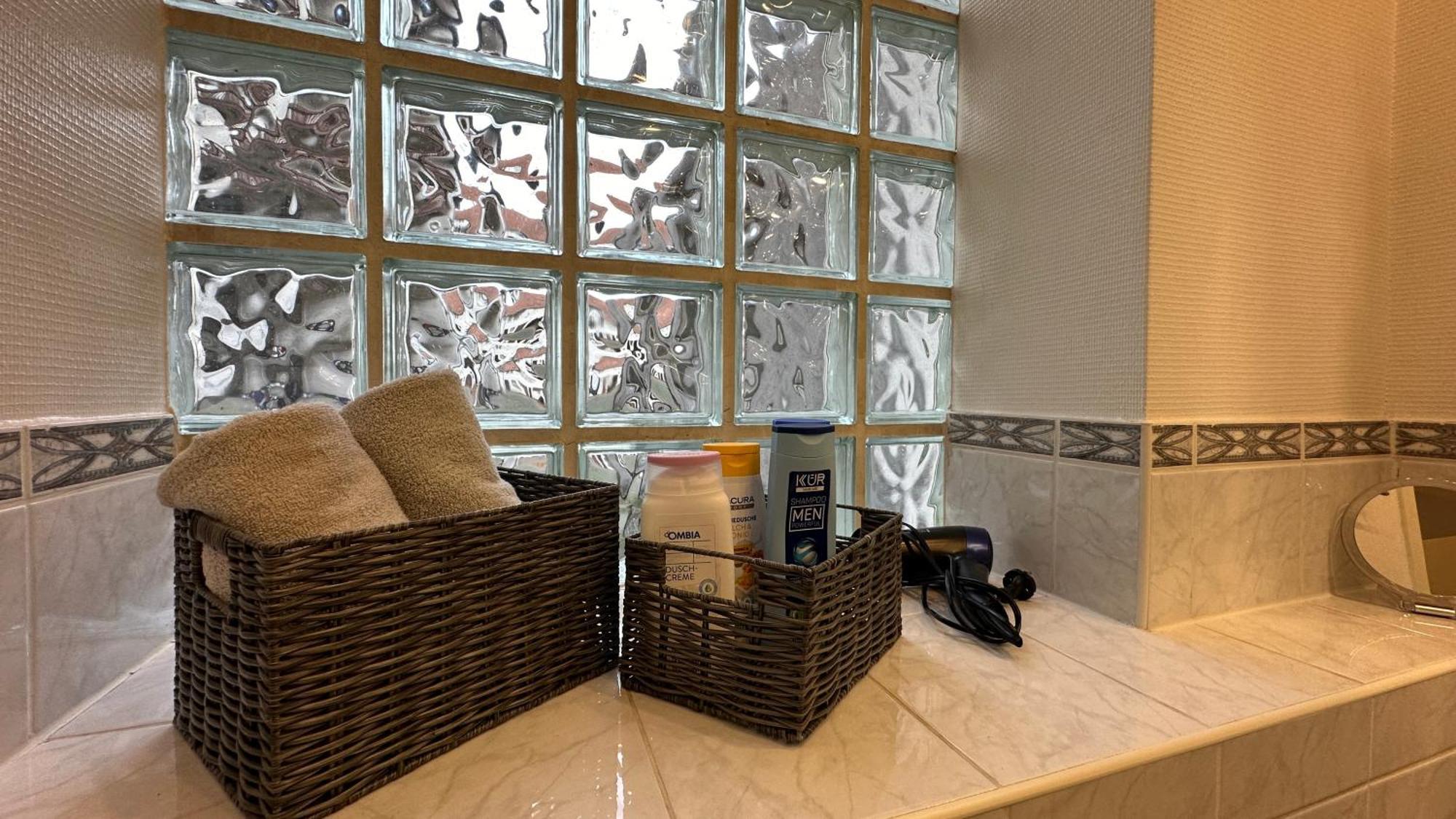 Bellahomes Apartments, Ground Floor, Aircondition, Private Parking, Airport 30 Min Erlensee