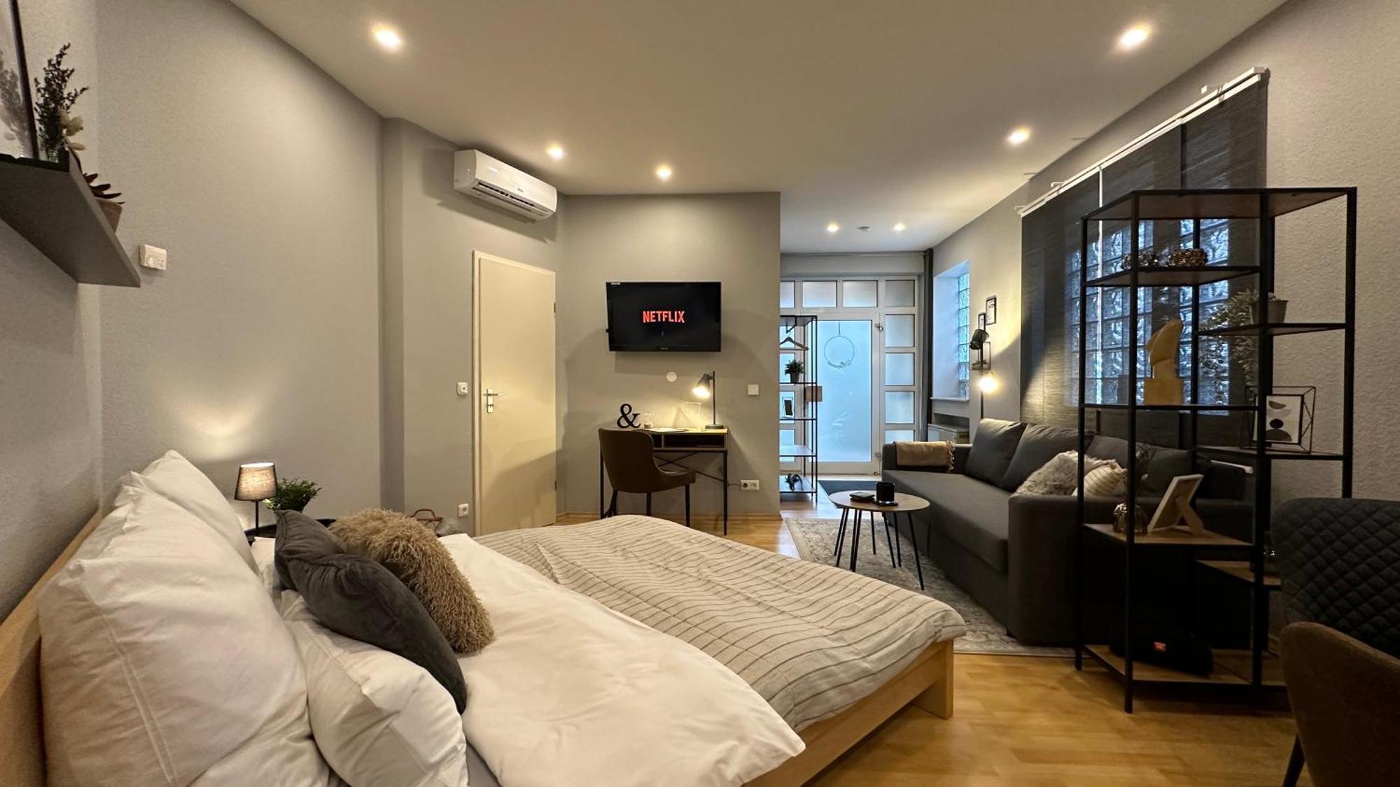 Bellahomes Apartments, Ground Floor, Aircondition, Private Parking, Airport 30 Min Apartment Erlensee