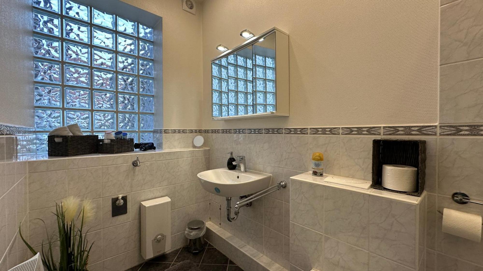 Apartment Bellahomes Apartments, Ground Floor, Aircondition, Private Parking, Airport 30 Min *